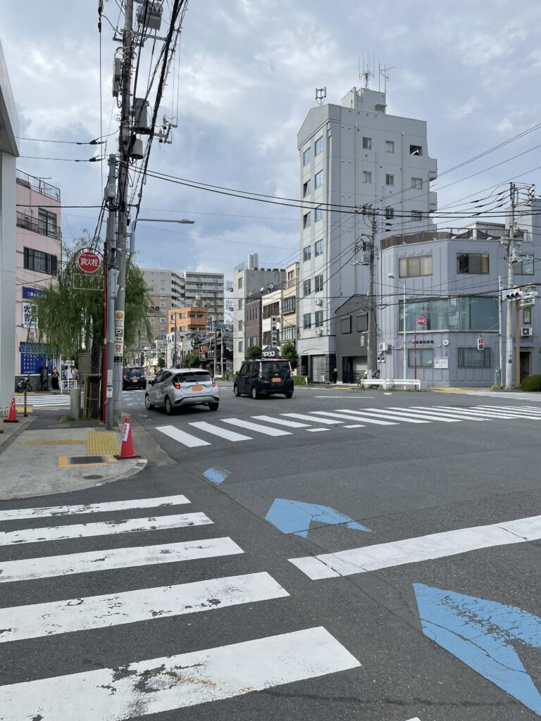 台東区の土手通りと吉原大門交差点