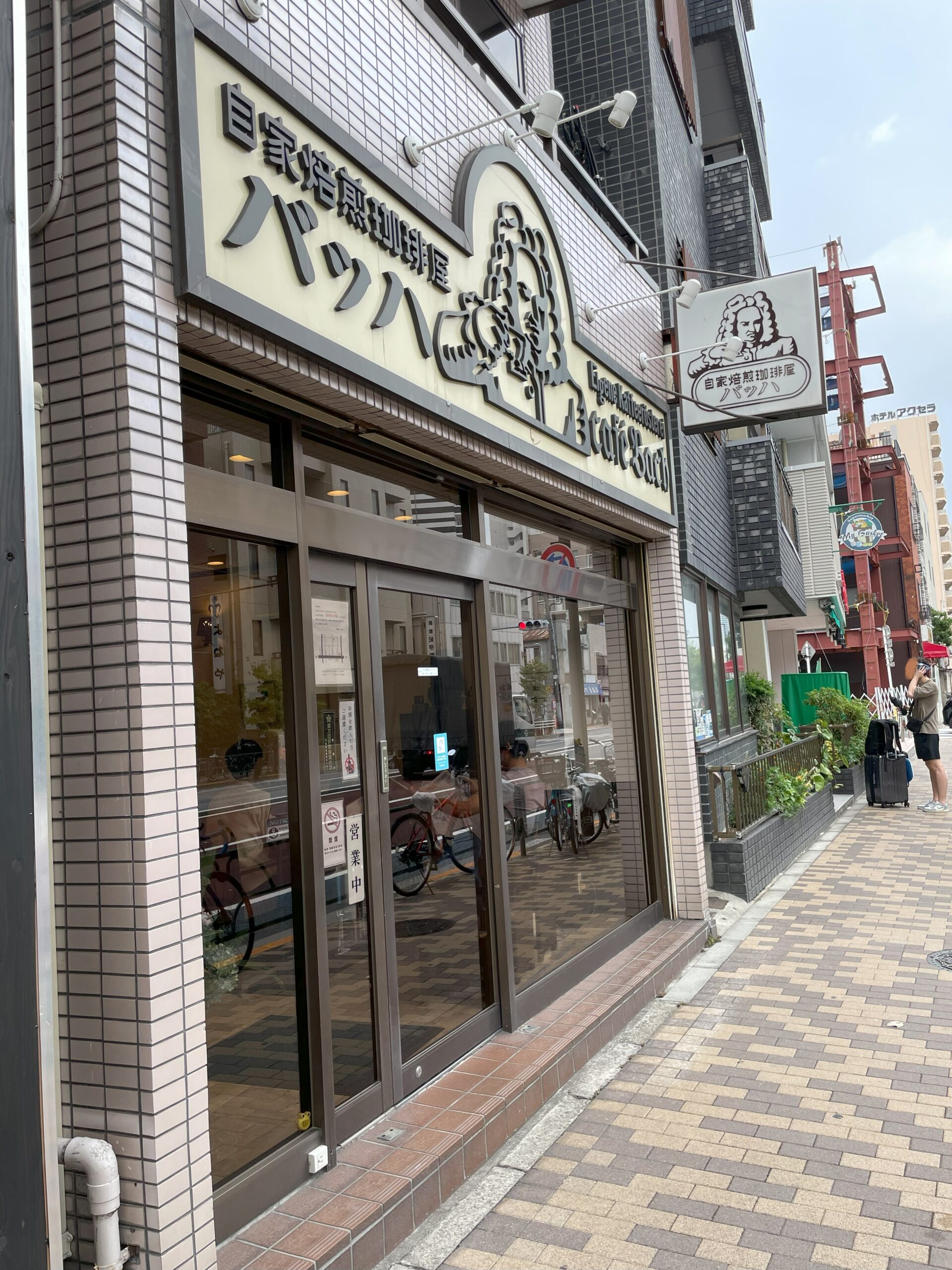 カフェバッハ 入口