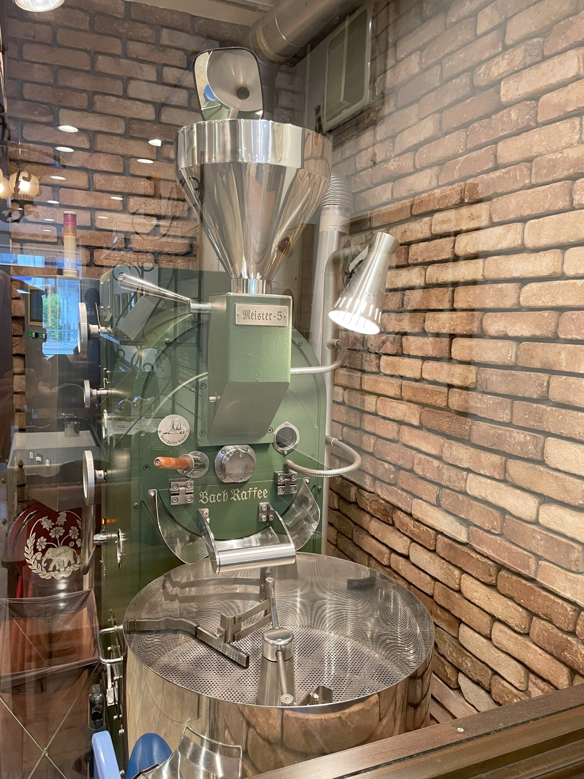 カフェバッハ 焙煎機 全体