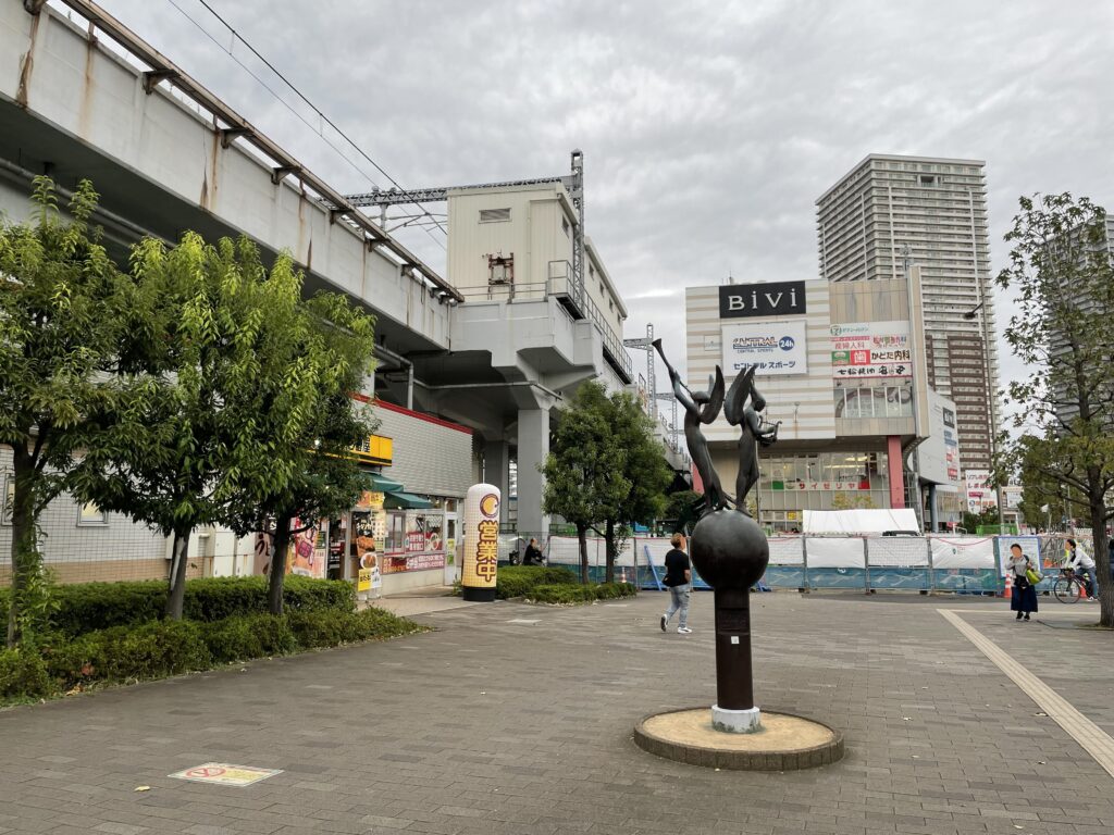 ドナウ広場にある「ドナウの調べ」のブロンズ像。