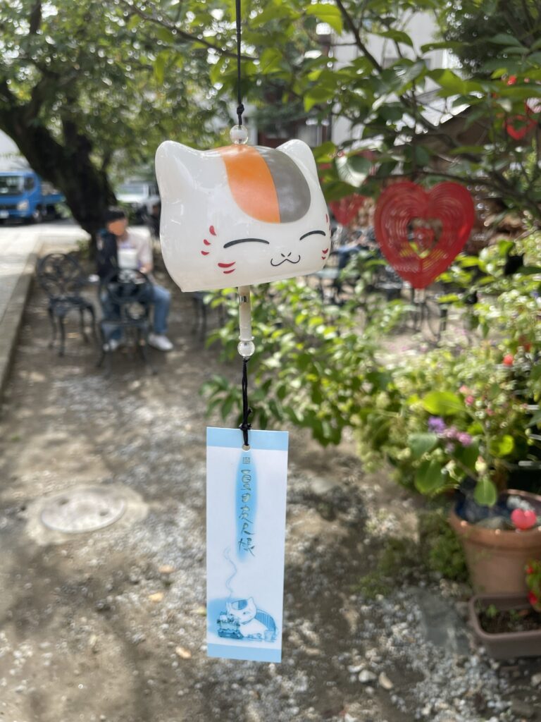 今戸神社の木に「夏目友人帳」のニャンコ先生の風鈴。