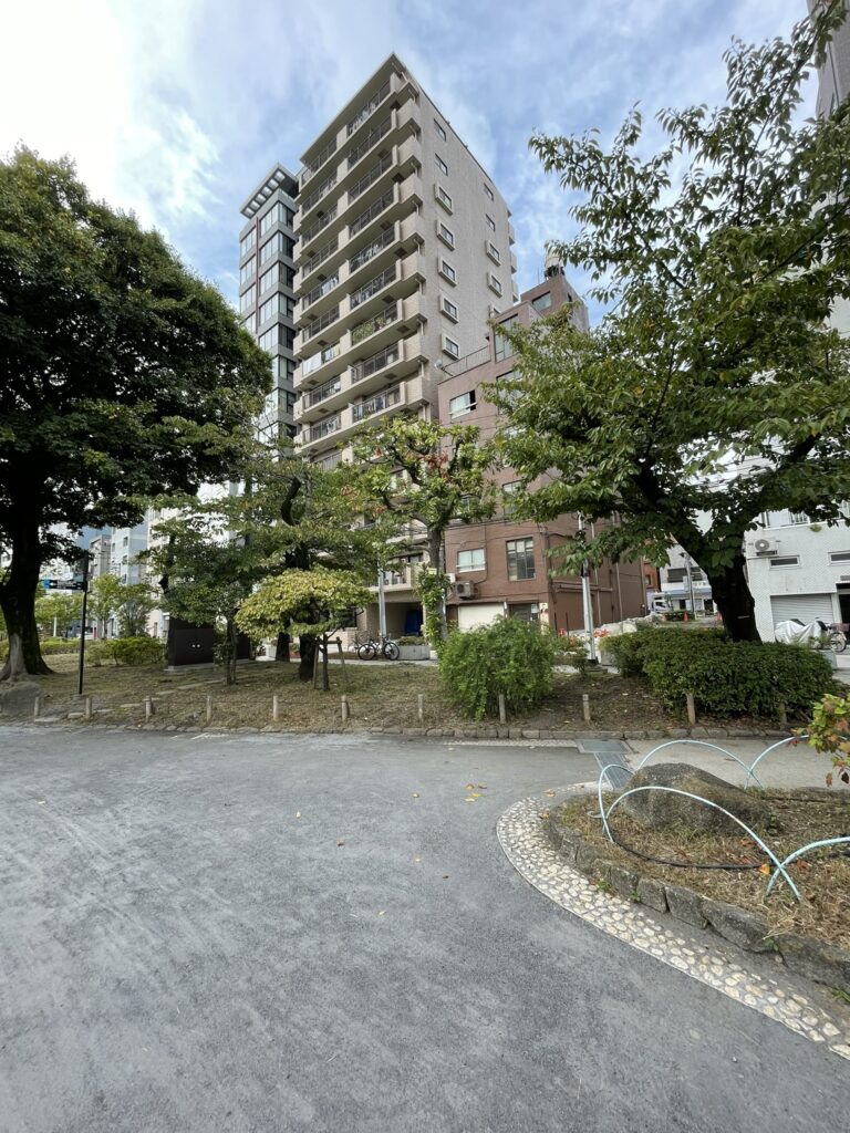 隅田公園内から見える浅草の住宅街。