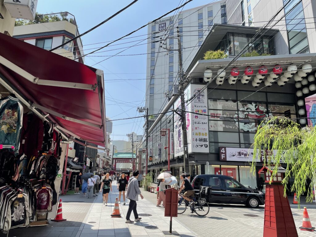 落ち着いた雰囲気の「奥山おまいりまち」の様子。