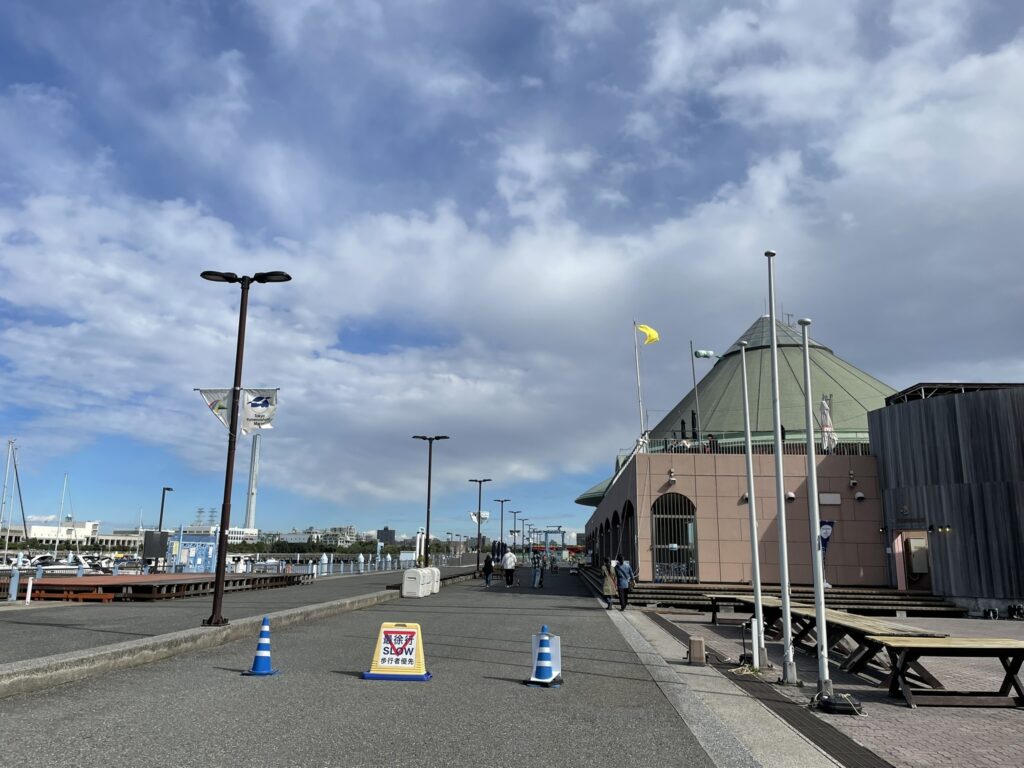 「東京夢の島マリーナ」には、たくさんのボートが停まっている。