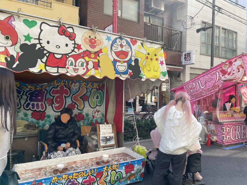 福カフェさんの周囲にも屋台が立っている。