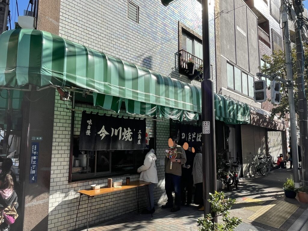 三島屋さんにも、たくさんのお客さんが集まっている。