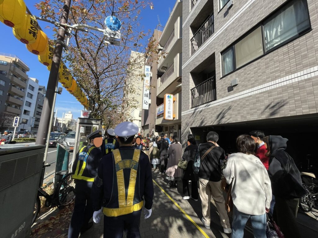 国際通りでも、たくさんの人が歩いている。