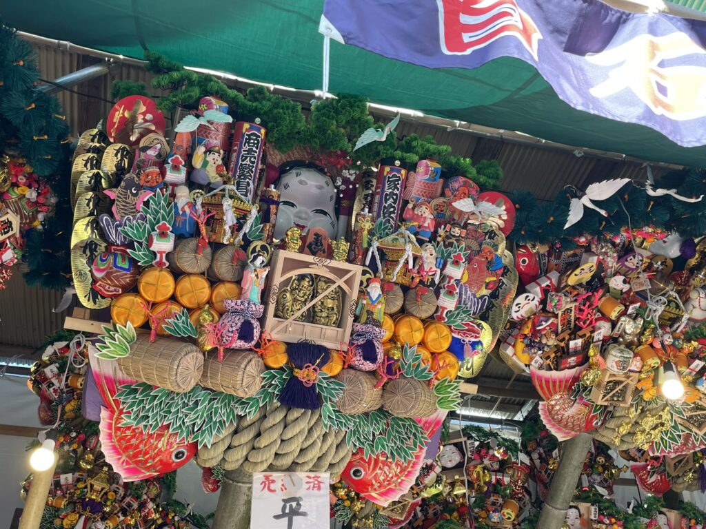 「熊手」は福をかき込む縁起物。