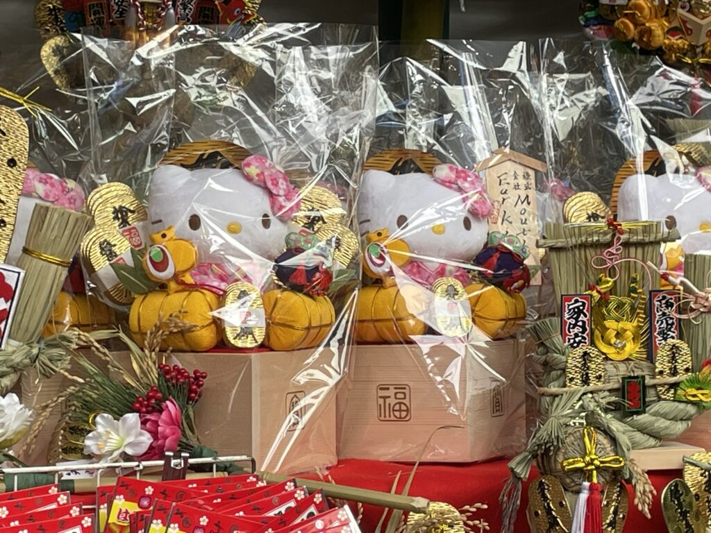 キティちゃんの縁起熊手。