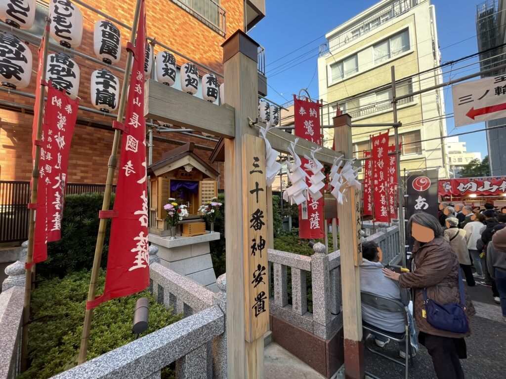 「長國寺」の出口近くに「妙見堂」がある。