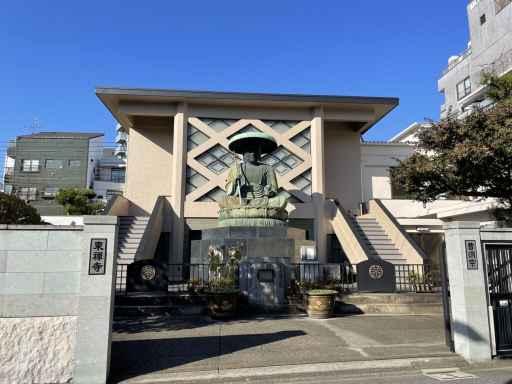 東禅寺の全景。山谷地蔵が見える。