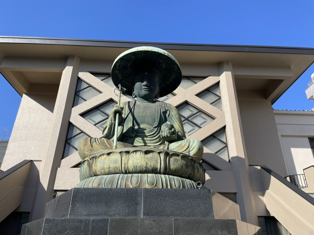 東禅寺の境内から見た山谷地蔵。