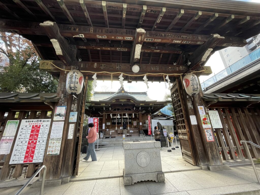 「下谷神社」の神門。