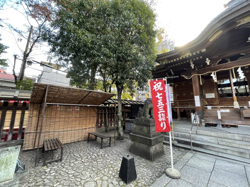 境内には休憩所もある。