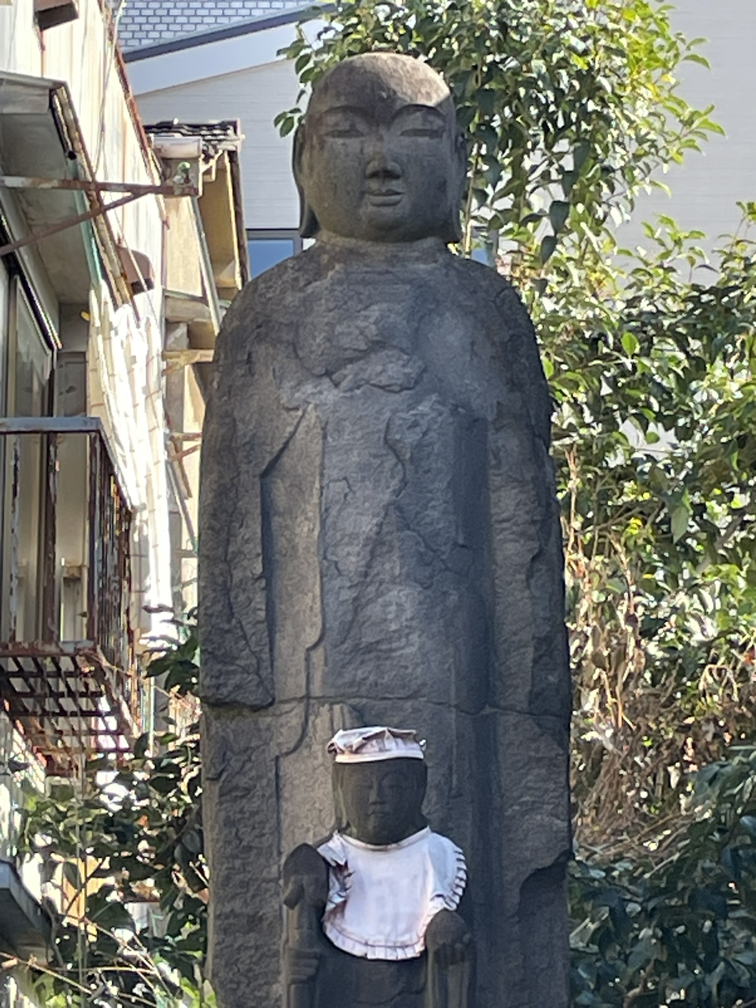 「お化け地蔵」の穏やかな表情。怖さは全くない。