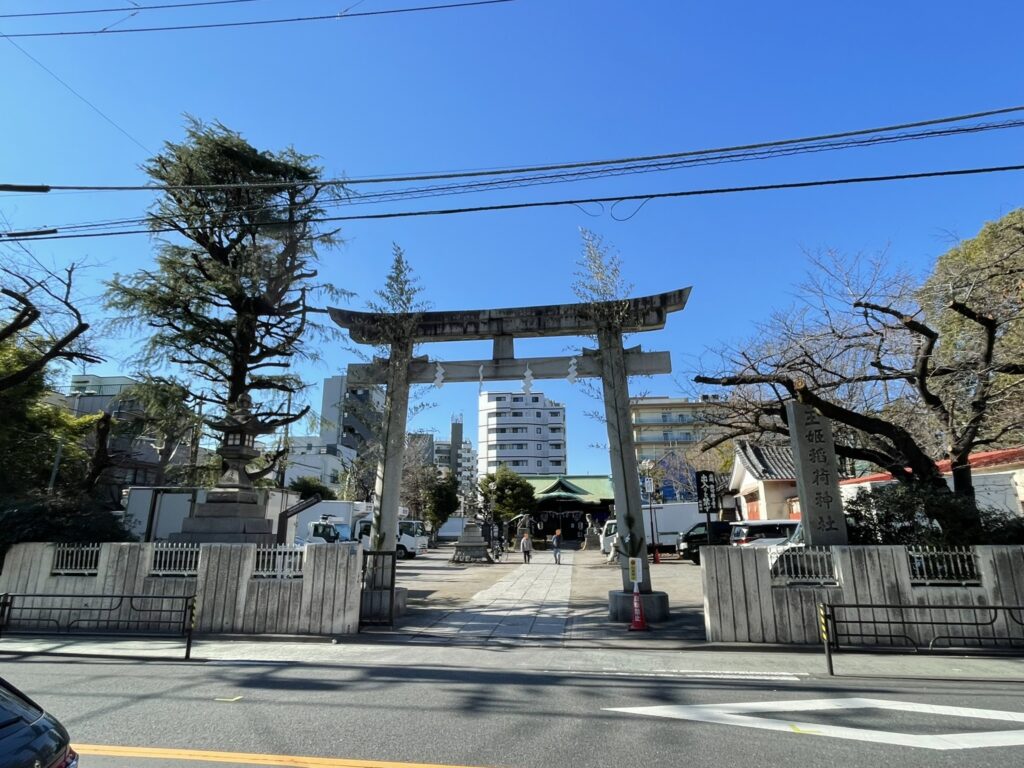 「玉姫稲荷神社」の全景。