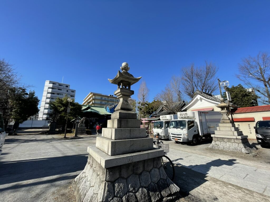 「玉姫稲荷神社」の対の燈籠。