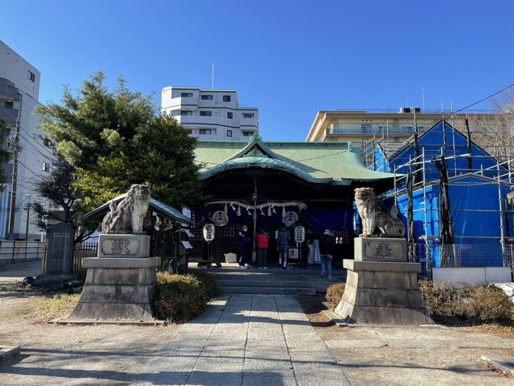 「玉姫稲荷神社」の対の狛犬像。