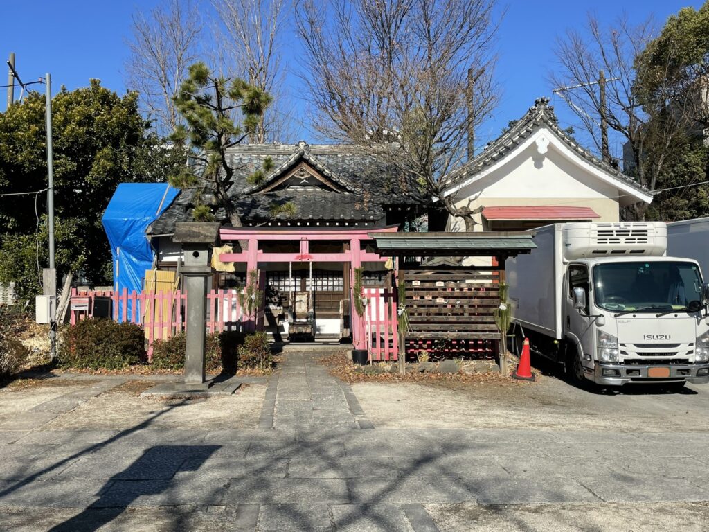 境内にある「口入稲荷神社」