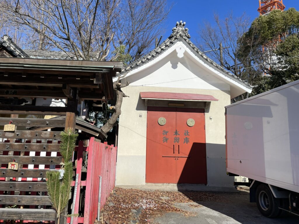 本神輿が納められている建物。