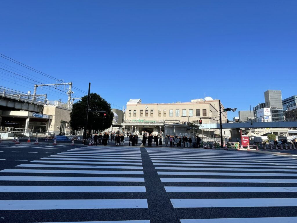 JR上野駅の広小路口前にある横断歩道。