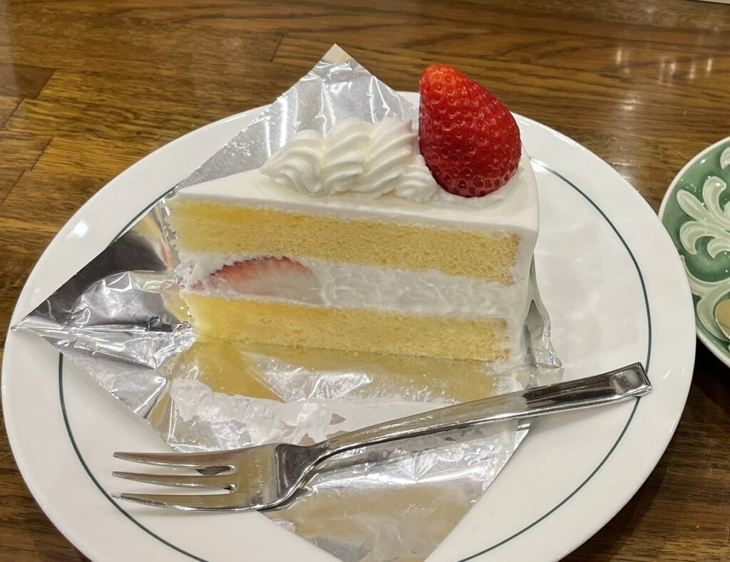 「ショートケーキ」を包んでいたメタルシートを外した写真。