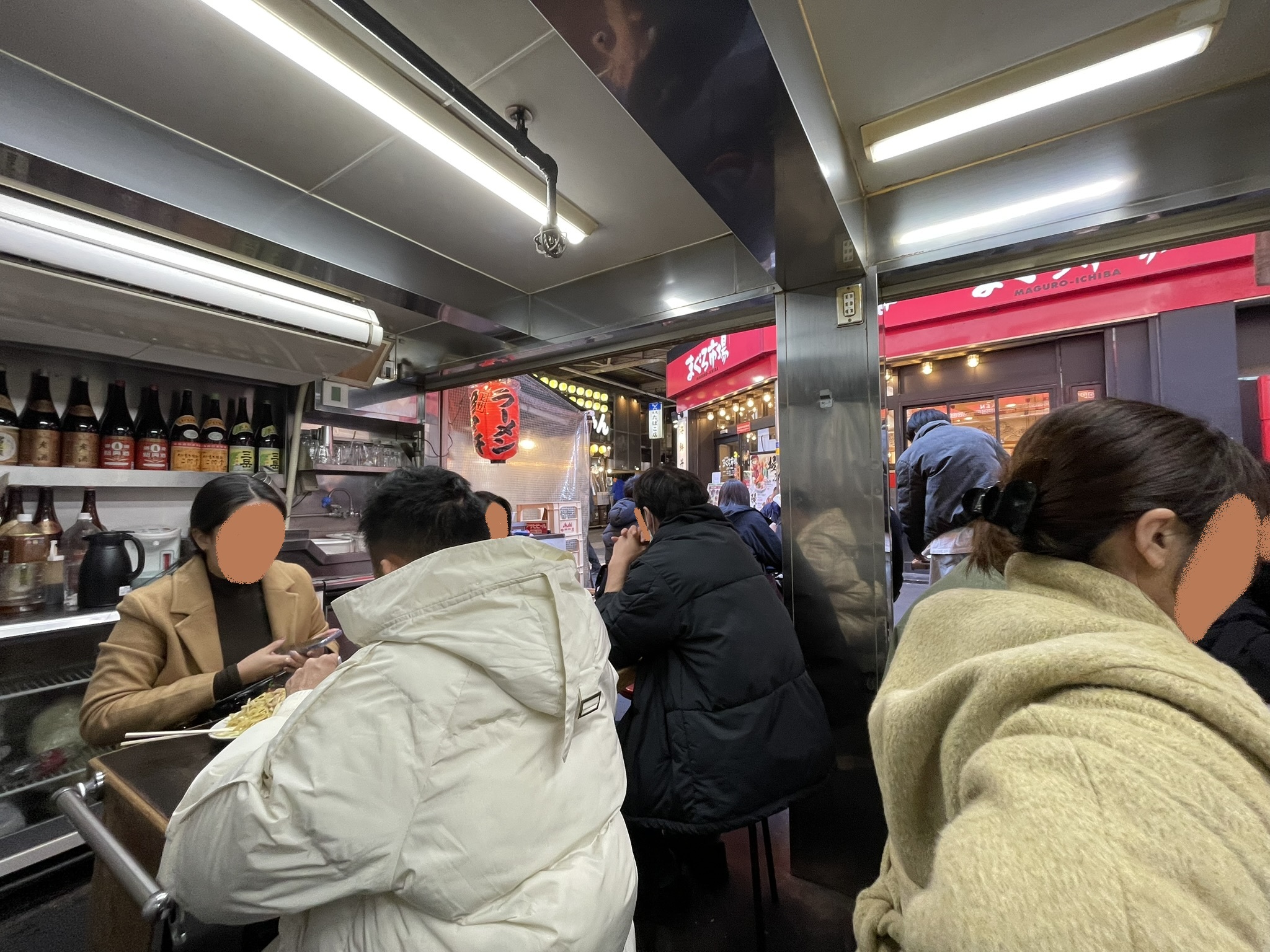 店内のテーブル席