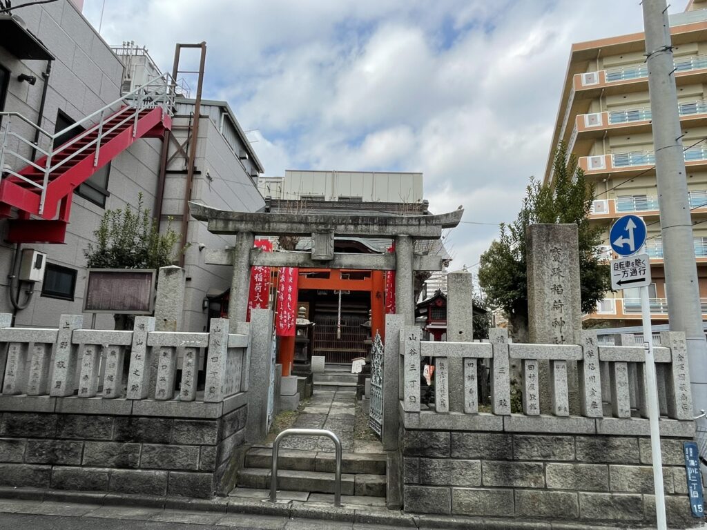 「賽珠稲荷神社」の正面。