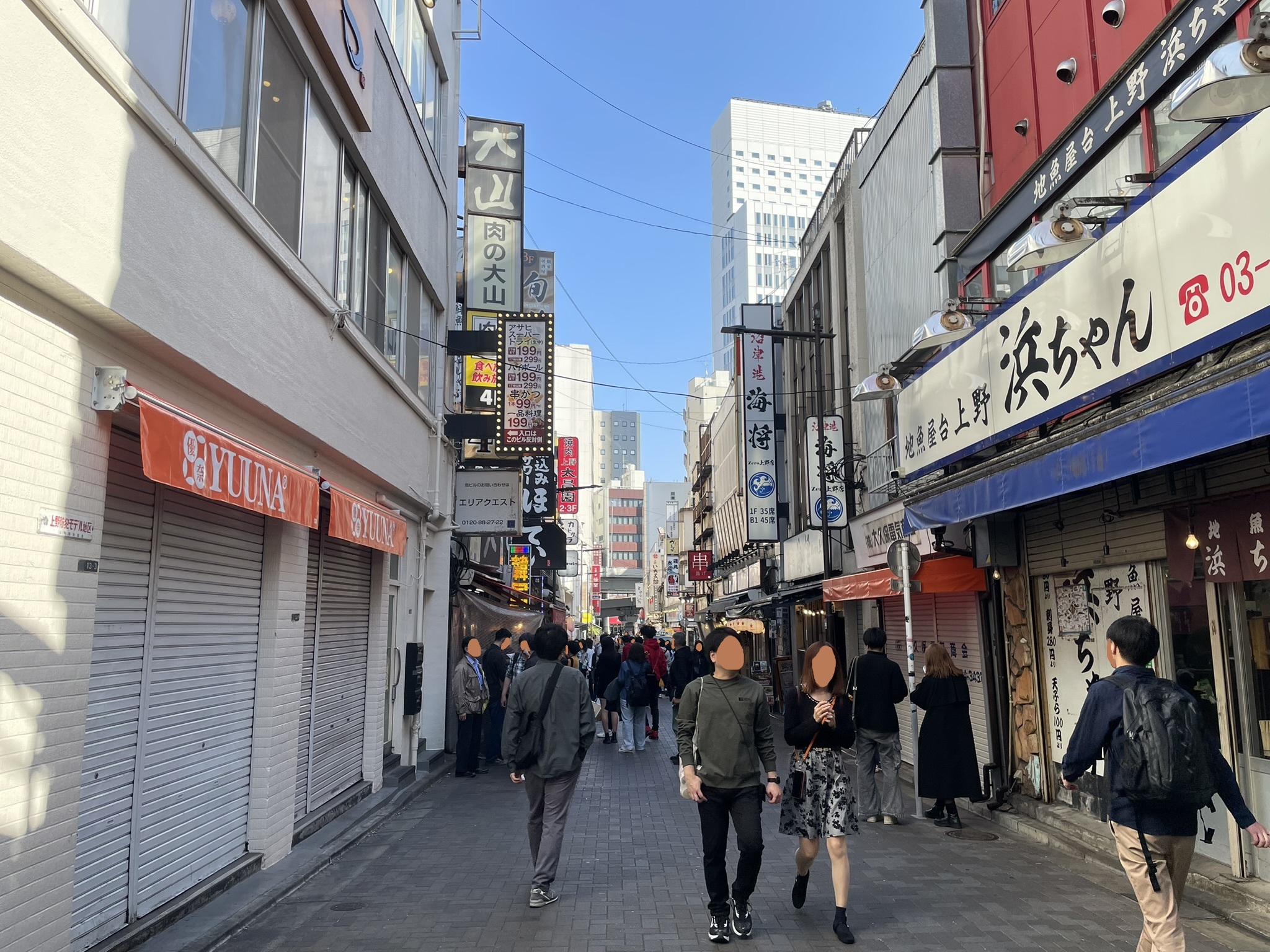 高速道路（首都高高速1号上野線）が見える。