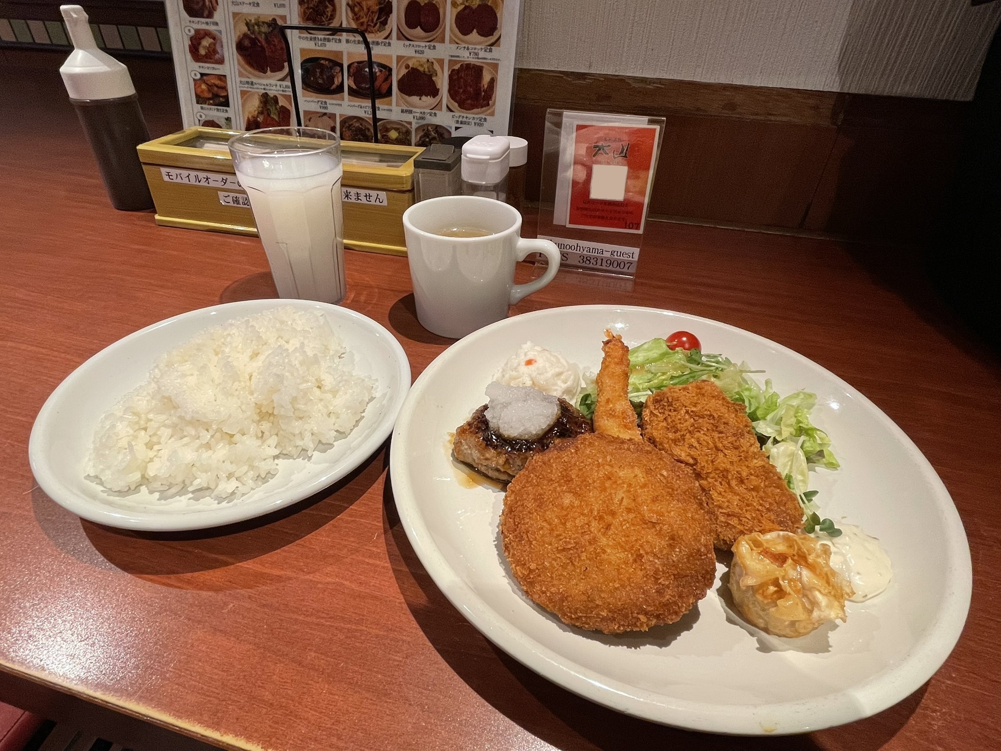 店内レストランのランチ【盛り合わせランチプレート】