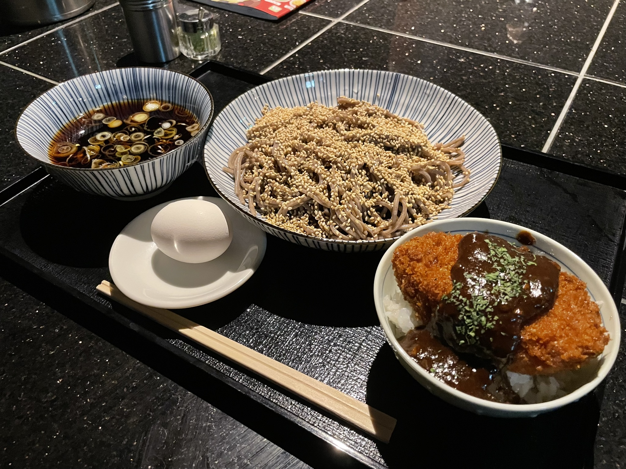 【胡麻もりそば＆メンチ丼（定食）】