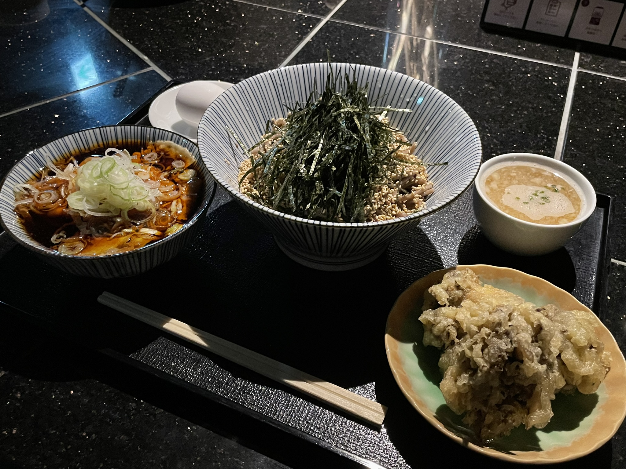 【温かいメンマ肉そば＆黒舞茸の天ぷらセット】