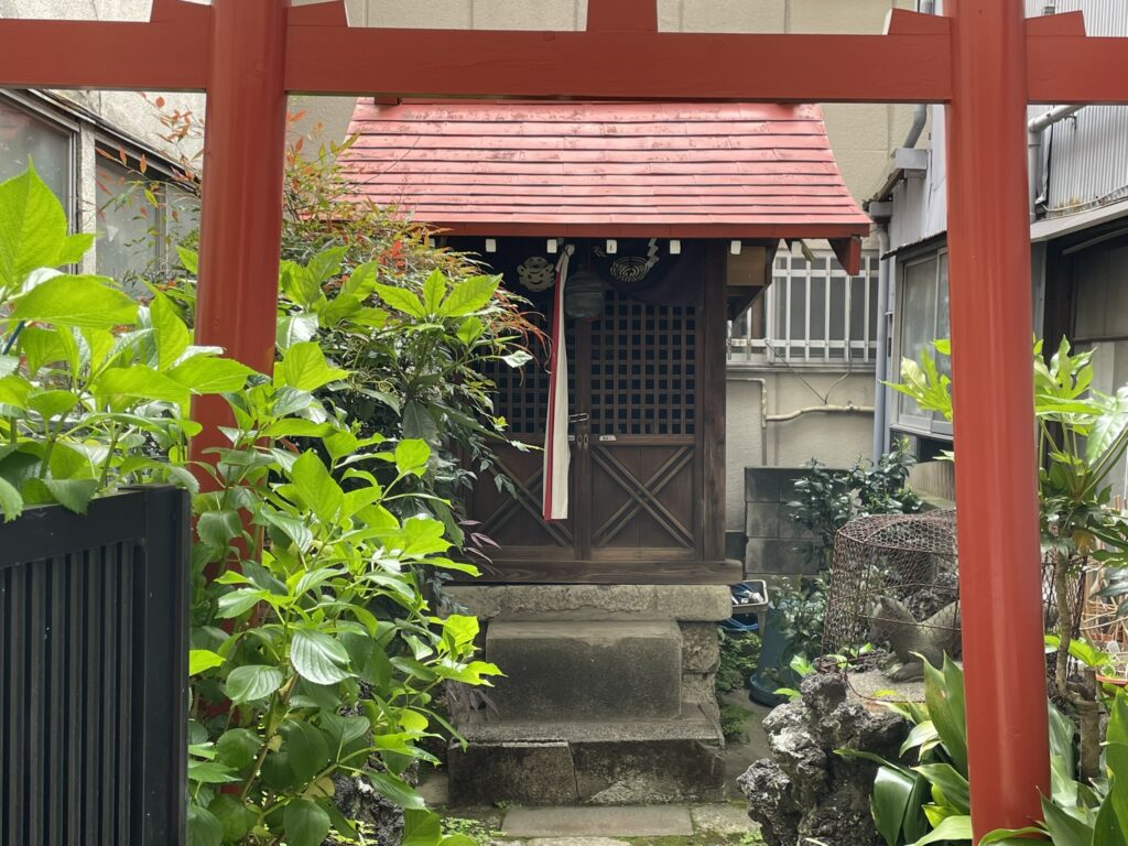 住宅街にあり、とてもキレイにされており、地域に愛されていることが伝わる。