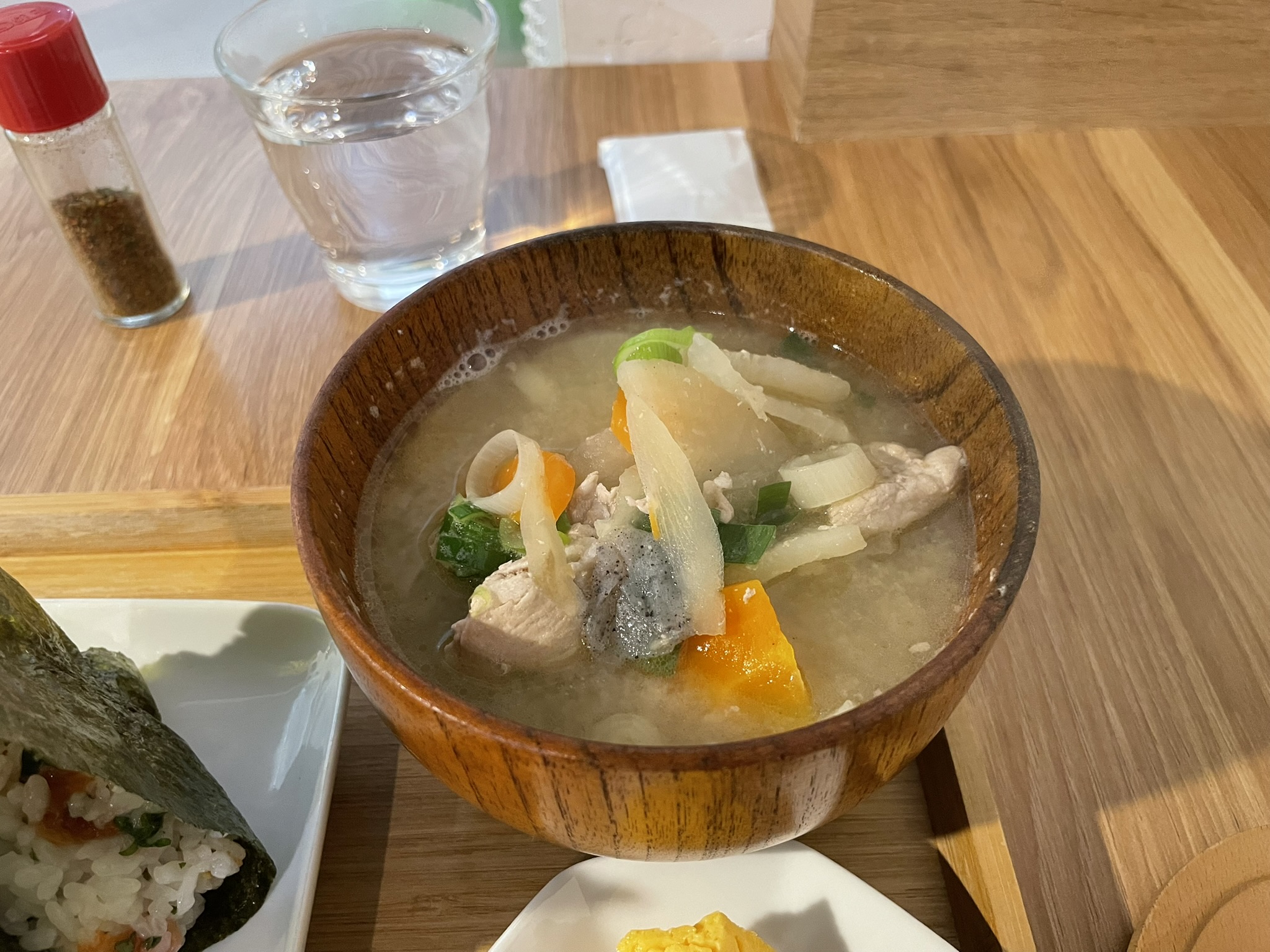 具材のたっぷり入った豚汁。