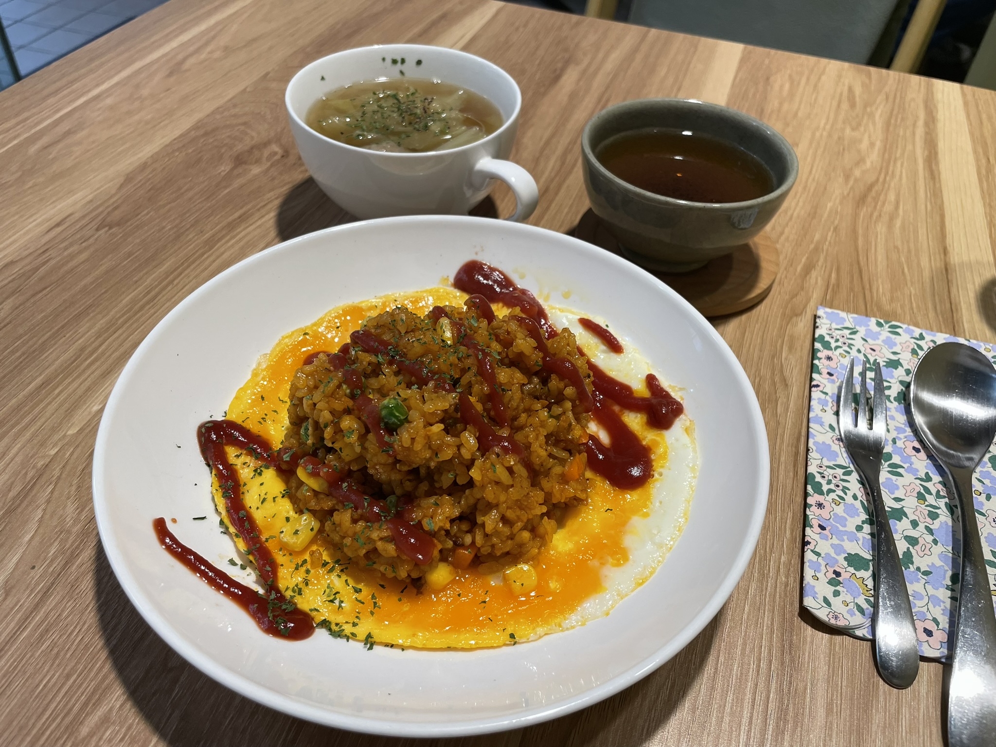 【つつまないオムライス・自家製スープ付】