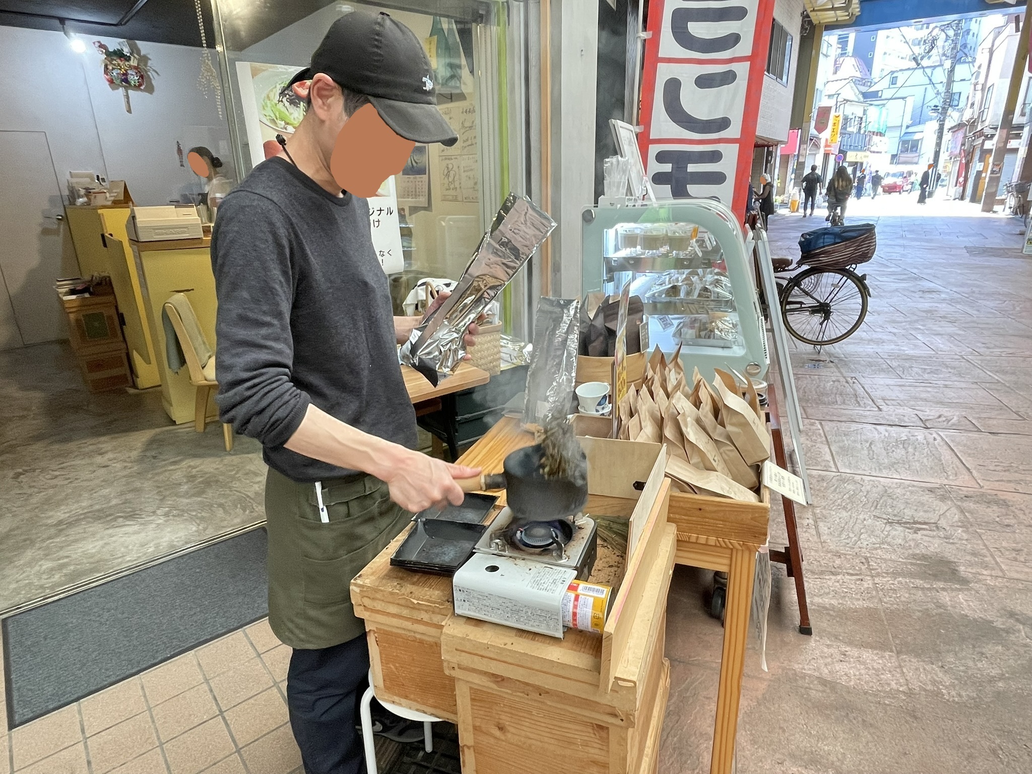 【香りとともにこぼれる、店主の笑顔】