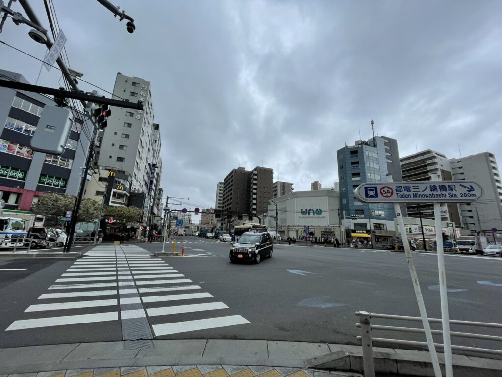 都電荒川線「三ノ輪橋停留場」も大関横丁のすぐ近くにある。