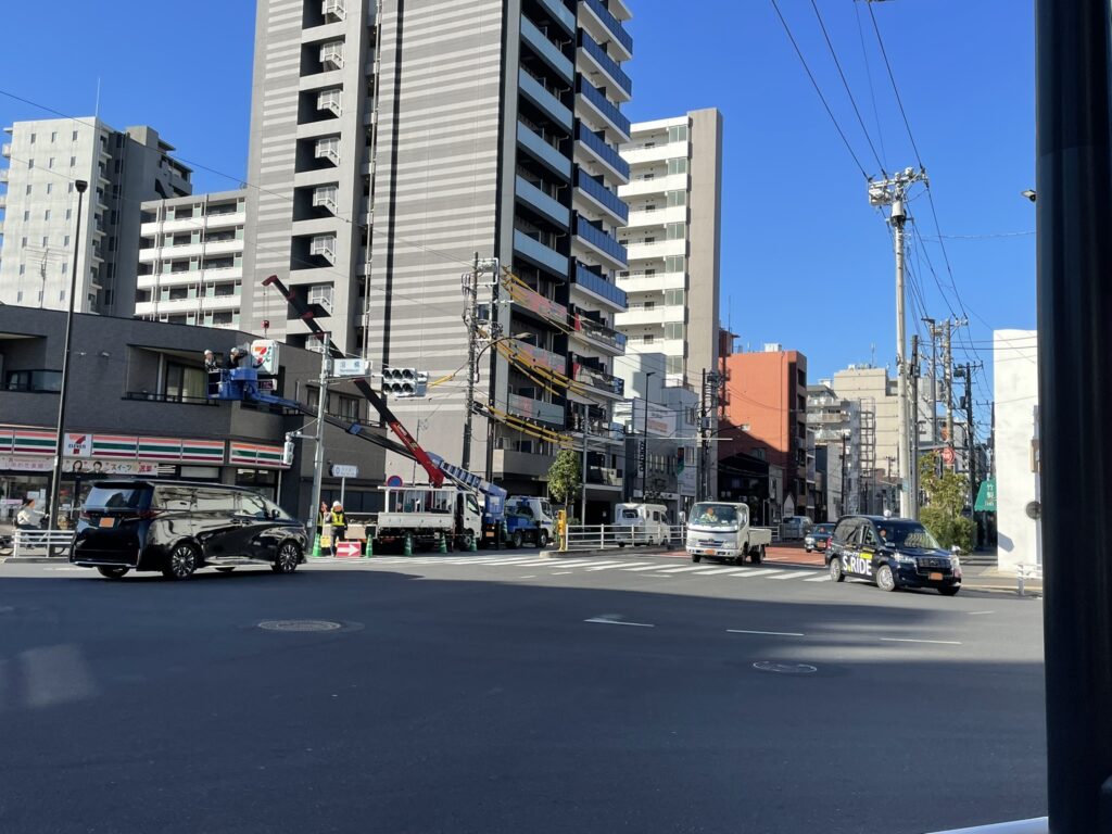 明治通りと吉野通りの交わった交差点が「泪橋交差点」