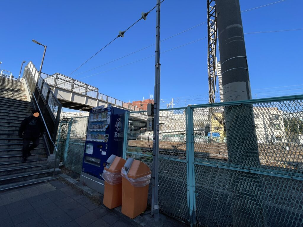 東京都荒川区南千住四丁目にある隅田川駅(すみだがわえき)。JR貨物・JR東日本の駅だが、旅客列車の発着はない。