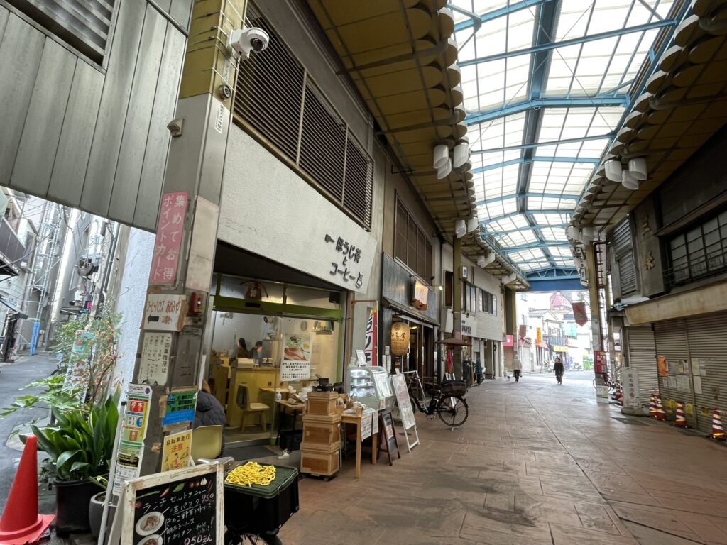 ジョイフル三の輪商店街。