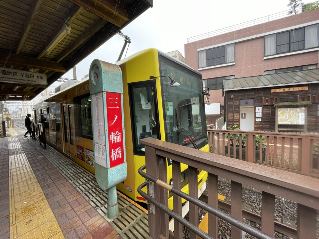 2007年（平成19年）に、昭和30年頃をイメージしたコンセプトにして、停留場全体をレトロ調に整備された。