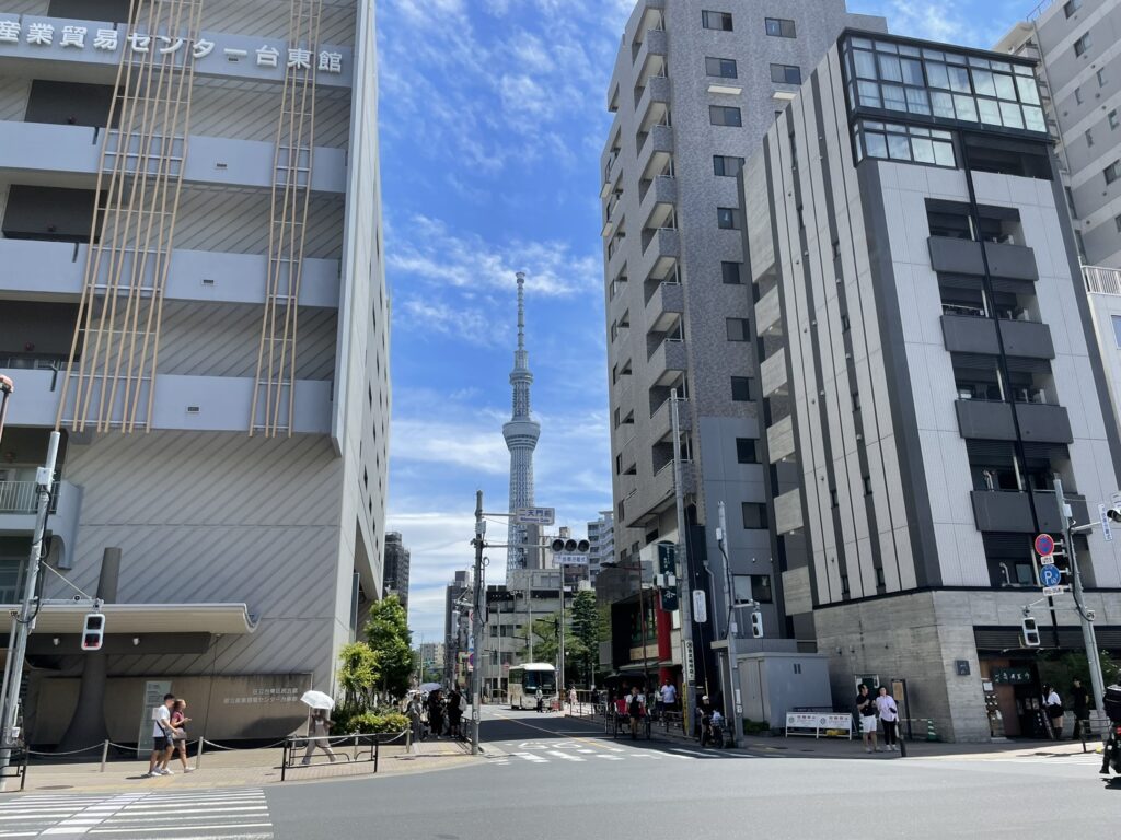 馬道通りから見たスカイツリーの眺望。