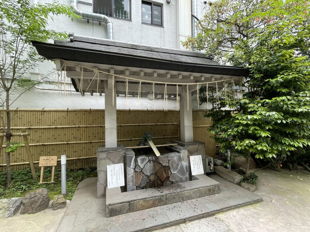 銀杏岡八幡神社の手水舎。
