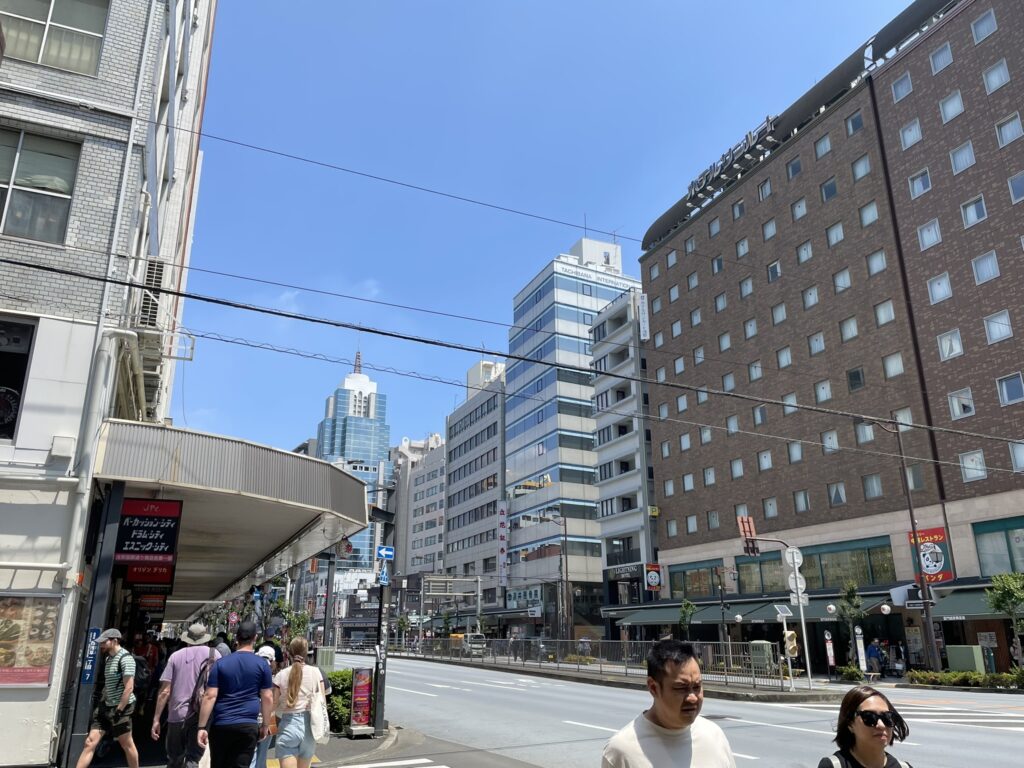 浅草へ向かう街並み。