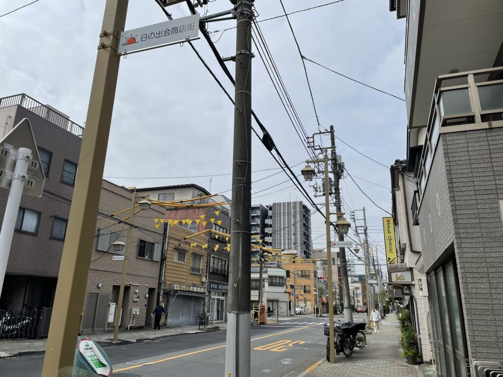 山谷エリアの街並み。坂道ひとつない平坦な道が、どこまでも続いている。