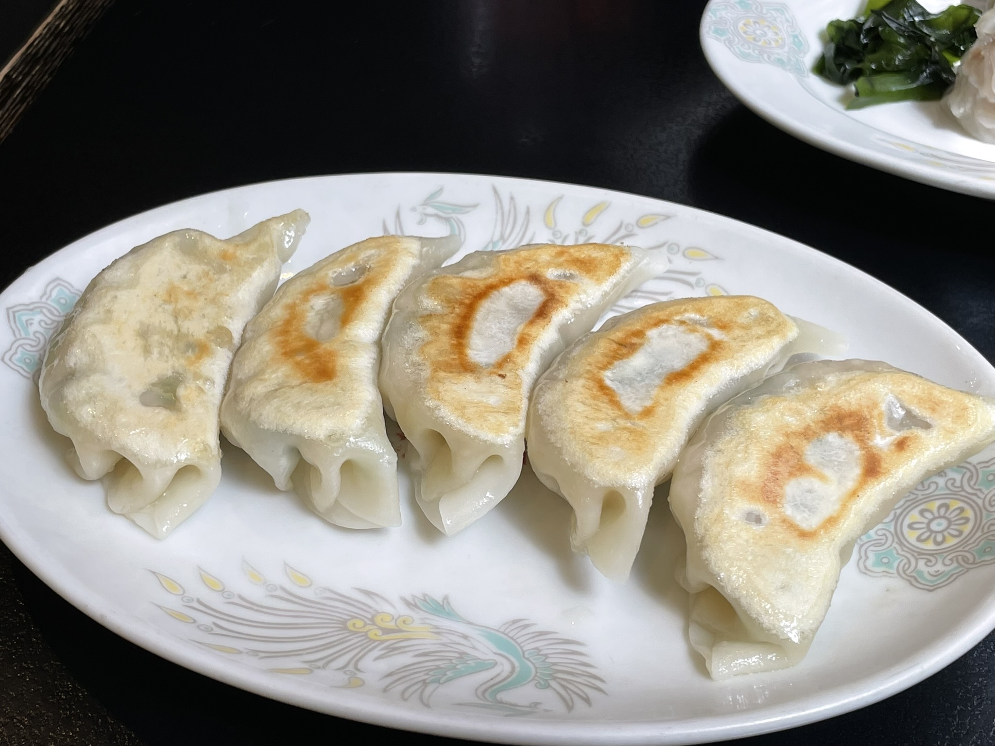 焼き目が香ばしい餃子。