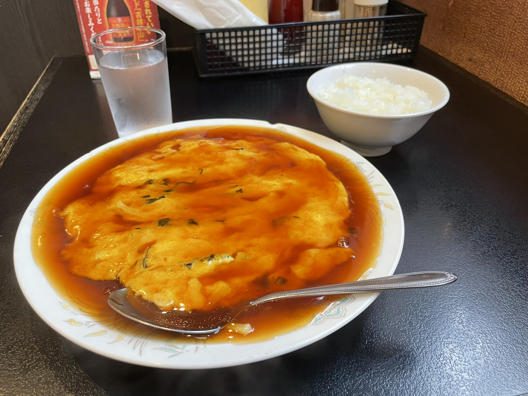 ふわふわの玉子に甘酢あんがかかった、かに玉。