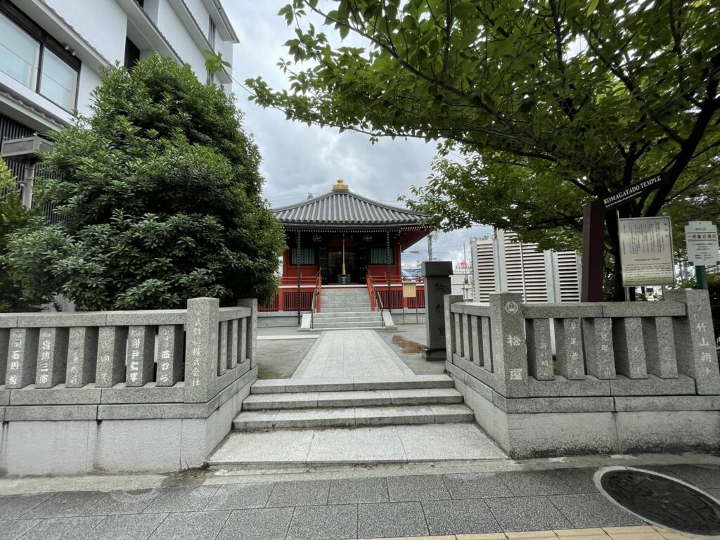 駒形堂の正面入口。