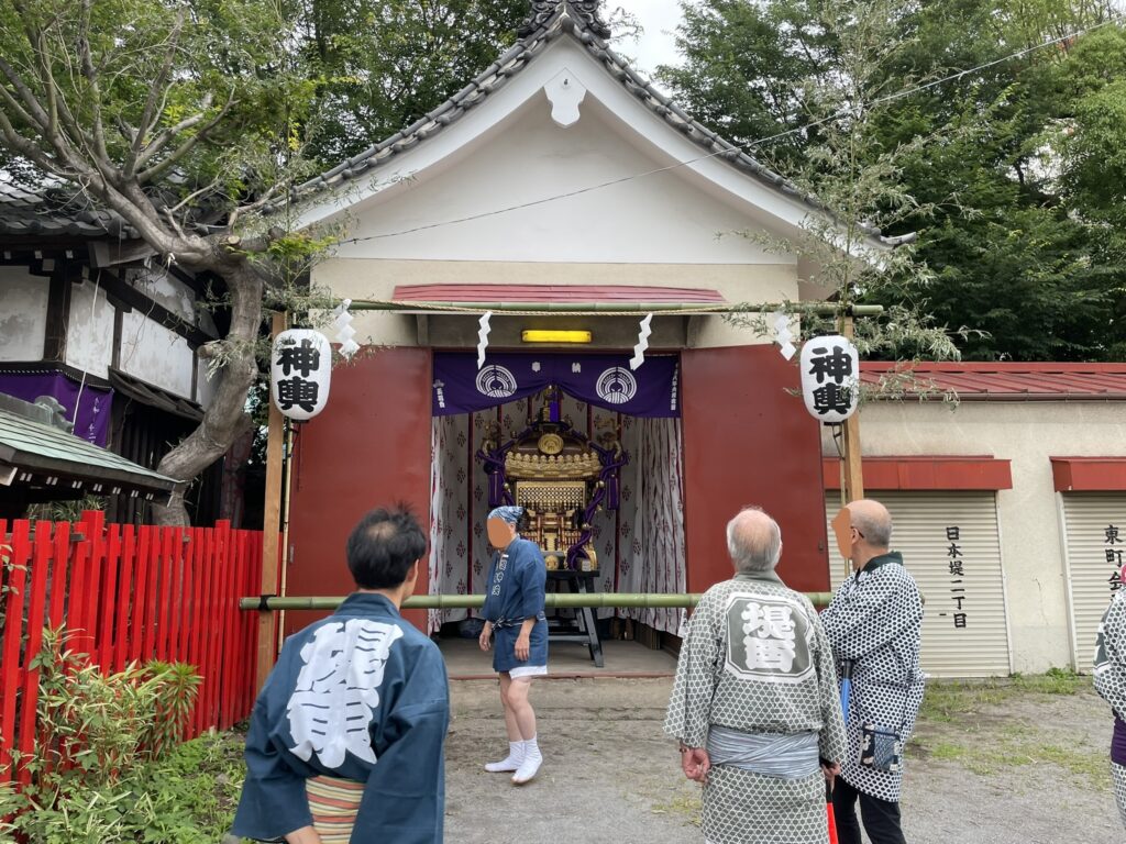 玉姫稲荷神社の本神輿の神輿収納庫。