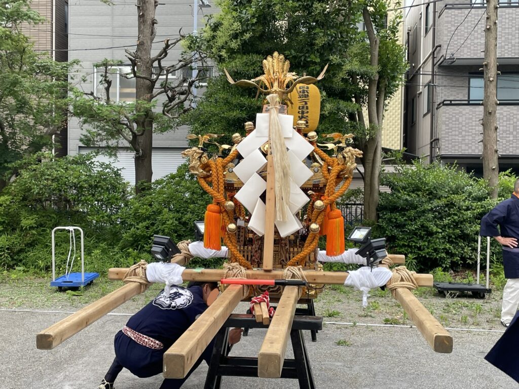 【日本堤一丁目中央町会の町内神輿】
